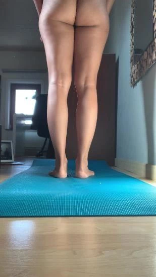 Morning yoga with kinkycat  (2024) [1080x1920]