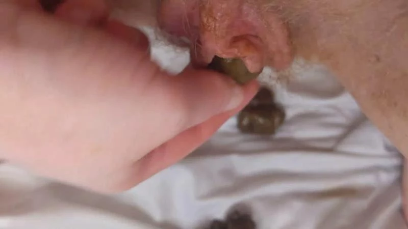 PooGirlSofia - So fucking wet – masturbating with turds no fingers  (2024) [FullHD]