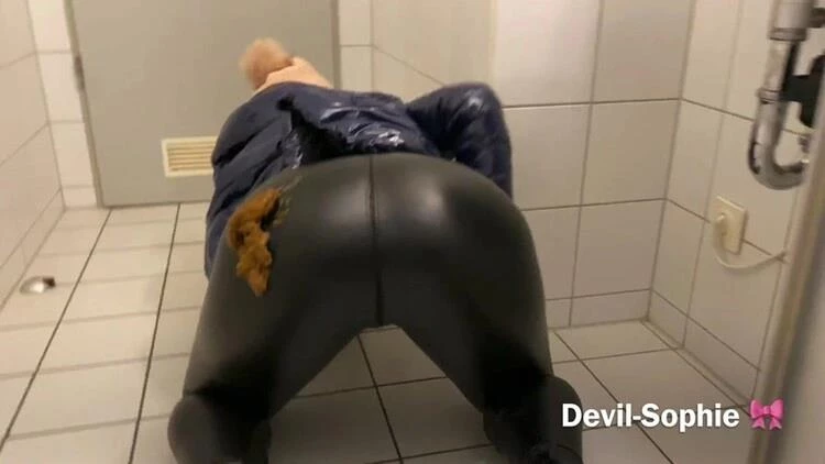 Devil Sophie - Caught with the office toilet door open - come and shit on my latex pants  (2024) [UltraHD/4K]